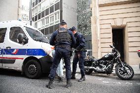 Derniere Renovation Environmental activists Protest - Paris