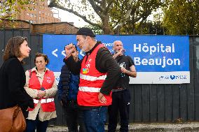 Demonstration In Front Of The Hospital Beaujon - Paris