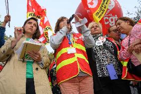 Demonstration In Front Of The Hospital Beaujon - Paris