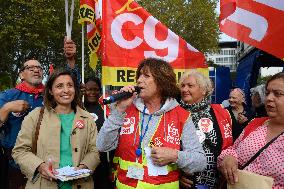 Demonstration In Front Of The Hospital Beaujon - Paris