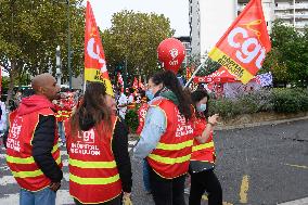 Demonstration In Front Of The Hospital Beaujon - Paris