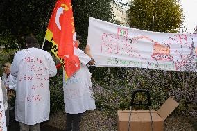 Demonstration In Front Of The Hospital Beaujon - Paris