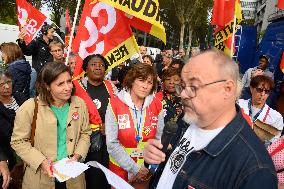 Demonstration In Front Of The Hospital Beaujon - Paris