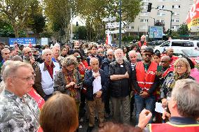 Demonstration In Front Of The Hospital Beaujon - Paris