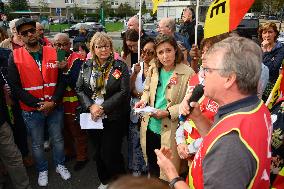 Demonstration In Front Of The Hospital Beaujon - Paris