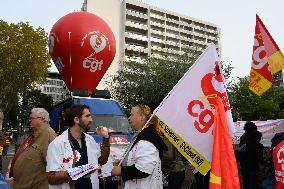 Demonstration In Front Of The Hospital Beaujon - Paris