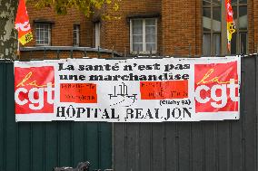 Demonstration In Front Of The Hospital Beaujon - Paris