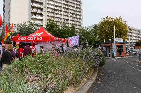 Demonstration In Front Of The Hospital Beaujon - Paris