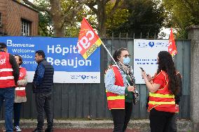 Demonstration In Front Of The Hospital Beaujon - Paris