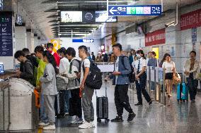 National Day Holiday Return Peak in Nanjing