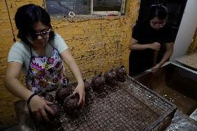 Making And Decorating Chocolate Calaveritas