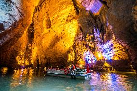 Tourist Visit Karst Cave Scene in Bijie