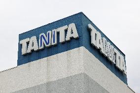 Tanita's exterior, logo and signage