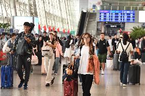 Passengers Return From Nanjing Railway Station