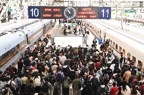 Passengers Return From Nanjing Railway Station