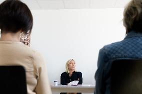 Marine Le Pen Visits A Care Centre - Ollioules