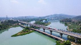 Xinhua Headlines: Chinese-built railways empower locals to "fish on their own"