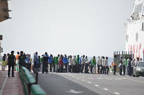 555 migrants arriving in El Hierro are transferred to Tenerife