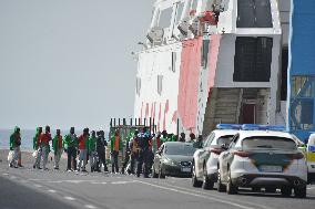 555 migrants arriving in El Hierro are transferred to Tenerife