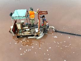Workers Work in A Salt Pan in Lianyungang