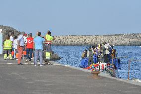 376 Migrants Arrive In El Hierro In Three Small Boats - Spain
