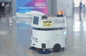 Sweeping Robot Performs Cleaning Operations at Hangzhou Xiaoshan International Airport