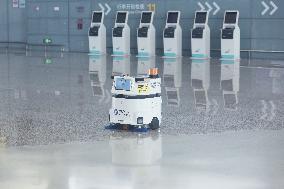 Sweeping Robot Performs Cleaning Operations at Hangzhou Xiaoshan International Airport