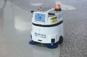 Sweeping Robot Performs Cleaning Operations at Hangzhou Xiaoshan International Airport