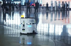 Sweeping Robot Performs Cleaning Operations at Hangzhou Xiaoshan International Airport