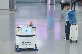 Sweeping Robot Performs Cleaning Operations at Hangzhou Xiaoshan International Airport