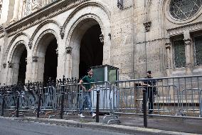 Increased security measures at Jewish temples - Paris