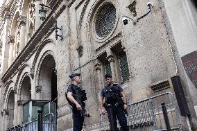 Increased security measures at Jewish temples - Paris