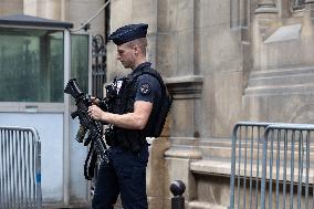 Increased security measures at Jewish temples - Paris