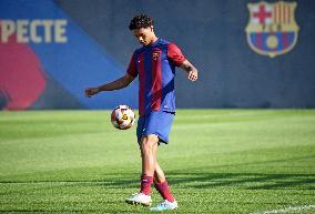 Ronaldinho son playing with the FC Barcelona youth team