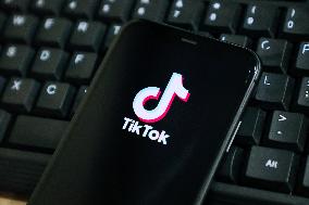 TikTok Tests Ad-free Subscription Service
