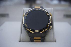 Huawei First Smart Gold Watch ULTIMATE DESIGN