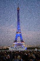 The Eiffel Tower Illuminated In Israeli Colors - Paris