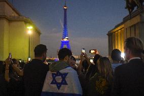 The Eiffel Tower Illuminated In Israeli Colors - Paris