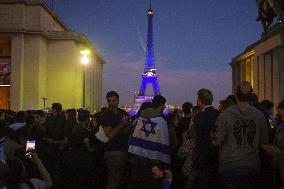 The Eiffel Tower Illuminated In Israeli Colors - Paris