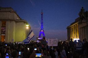 The Eiffel Tower Illuminated In Israeli Colors - Paris