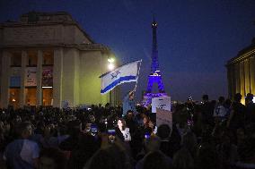 The Eiffel Tower Illuminated In Israeli Colors - Paris