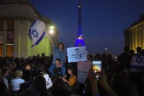 The Eiffel Tower Illuminated In Israeli Colors - Paris