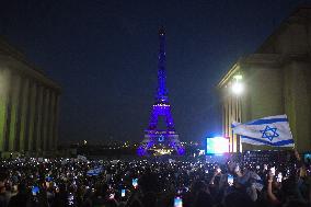 The Eiffel Tower Illuminated In Israeli Colors - Paris