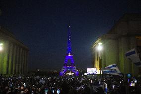 The Eiffel Tower Illuminated In Israeli Colors - Paris