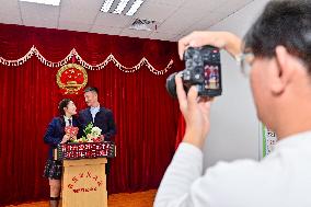 Couples Getting Married in Qingzhou