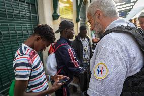 Migrants Controlled At Italian Border - Menton