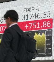 Tokyo stocks surge