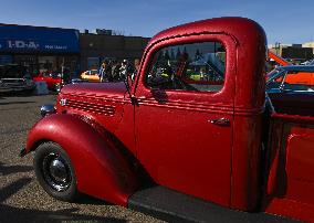 Smoky Lake Vintage Car Show