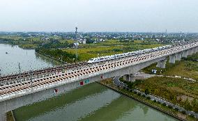 Trains Run on he Shanghai-Suzhou-Nantong Railway