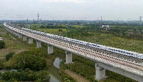 Trains Run on he Shanghai-Suzhou-Nantong Railway